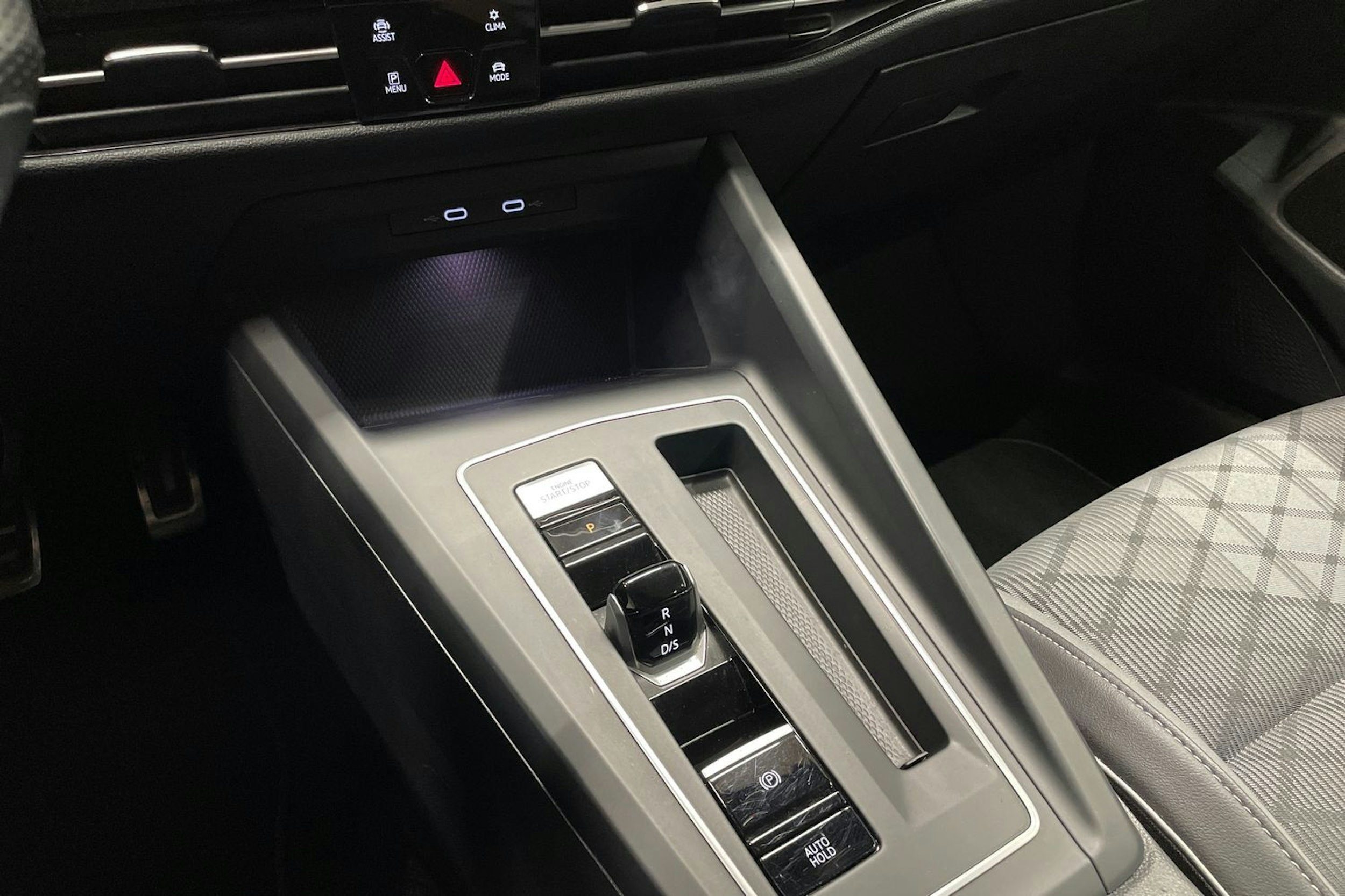 Punainen Volkswagen GOLF 2021 kuva 24.