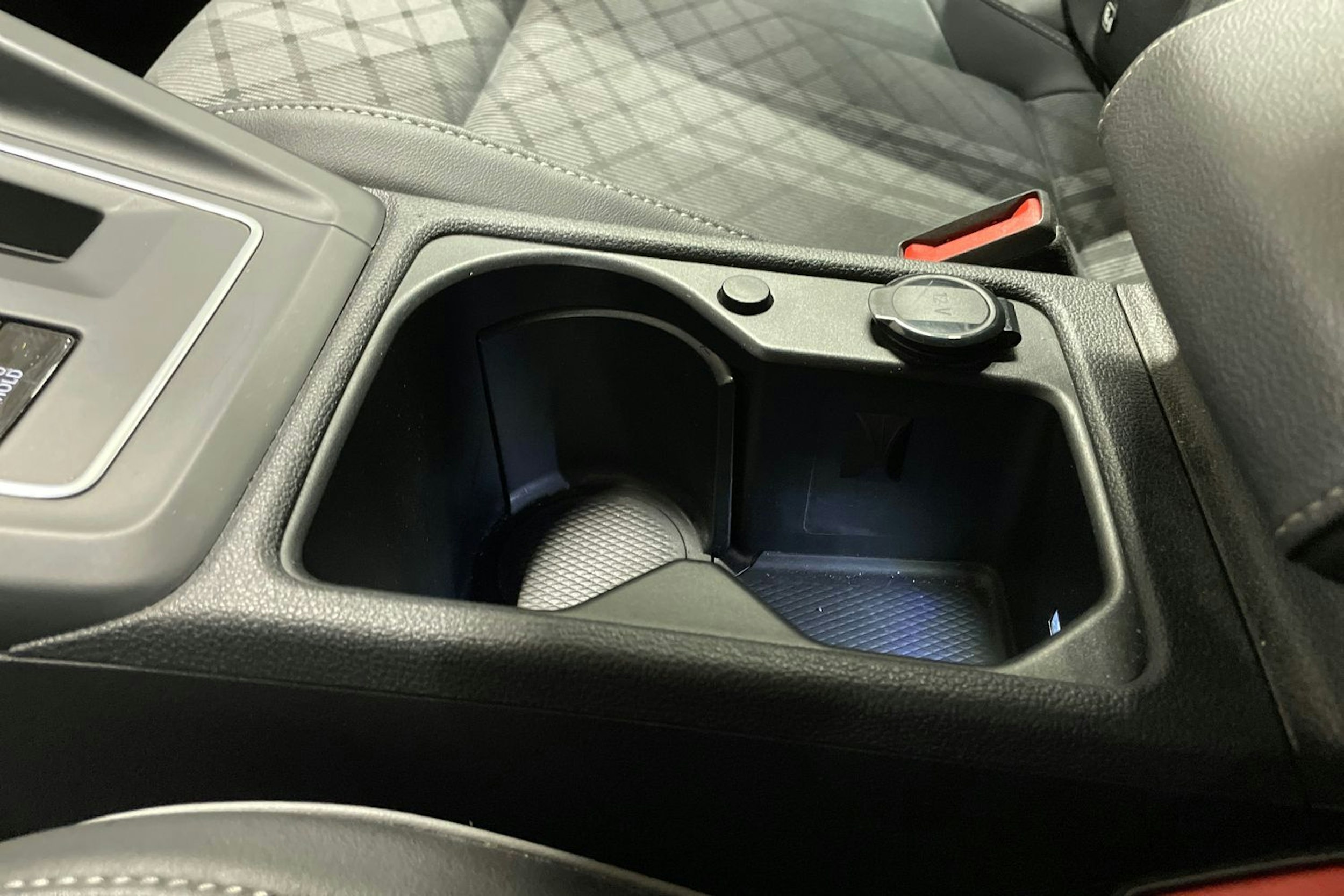 Punainen Volkswagen GOLF 2021 kuva 25.