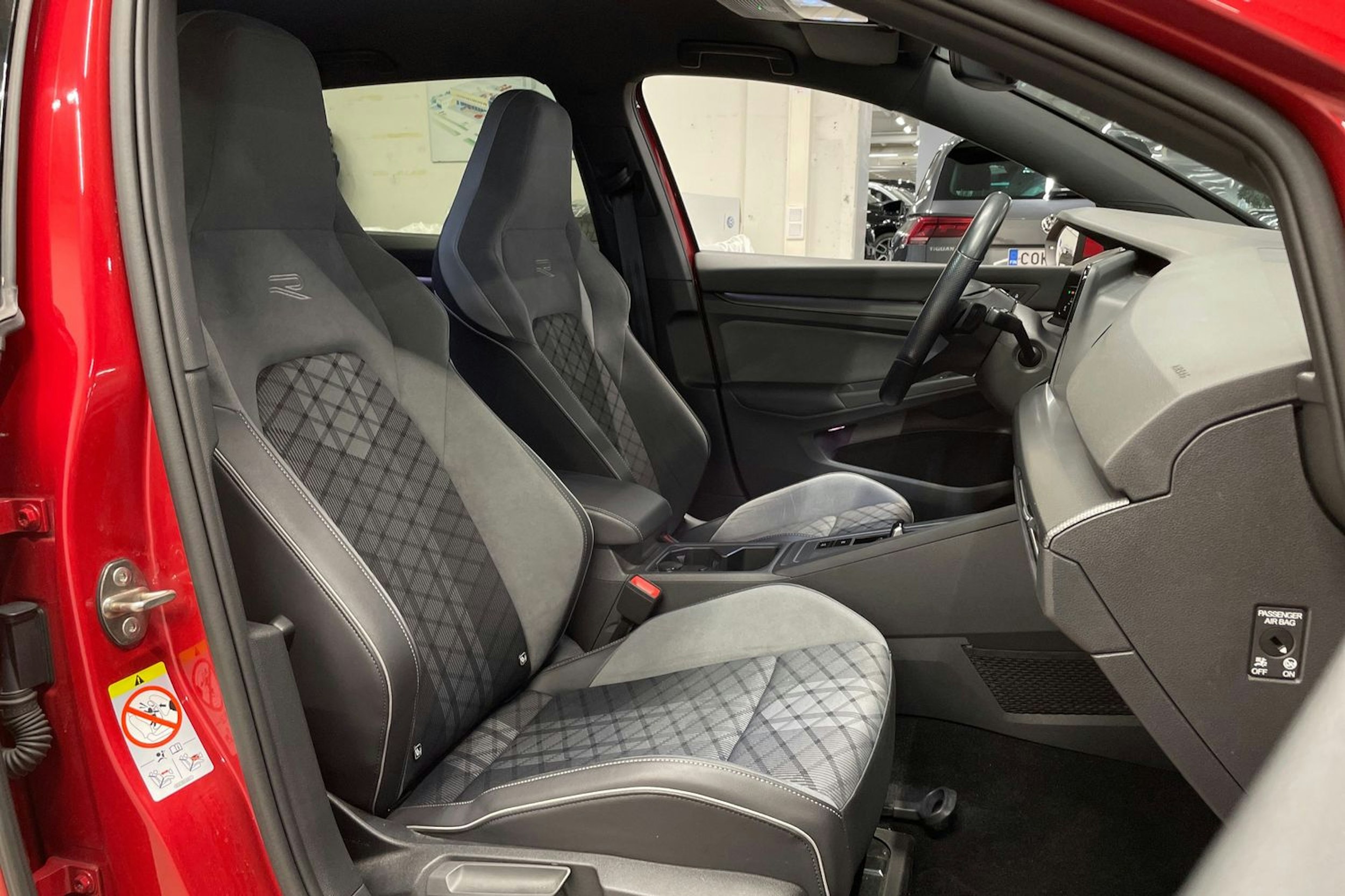 Punainen Volkswagen GOLF 2021 kuva 26.