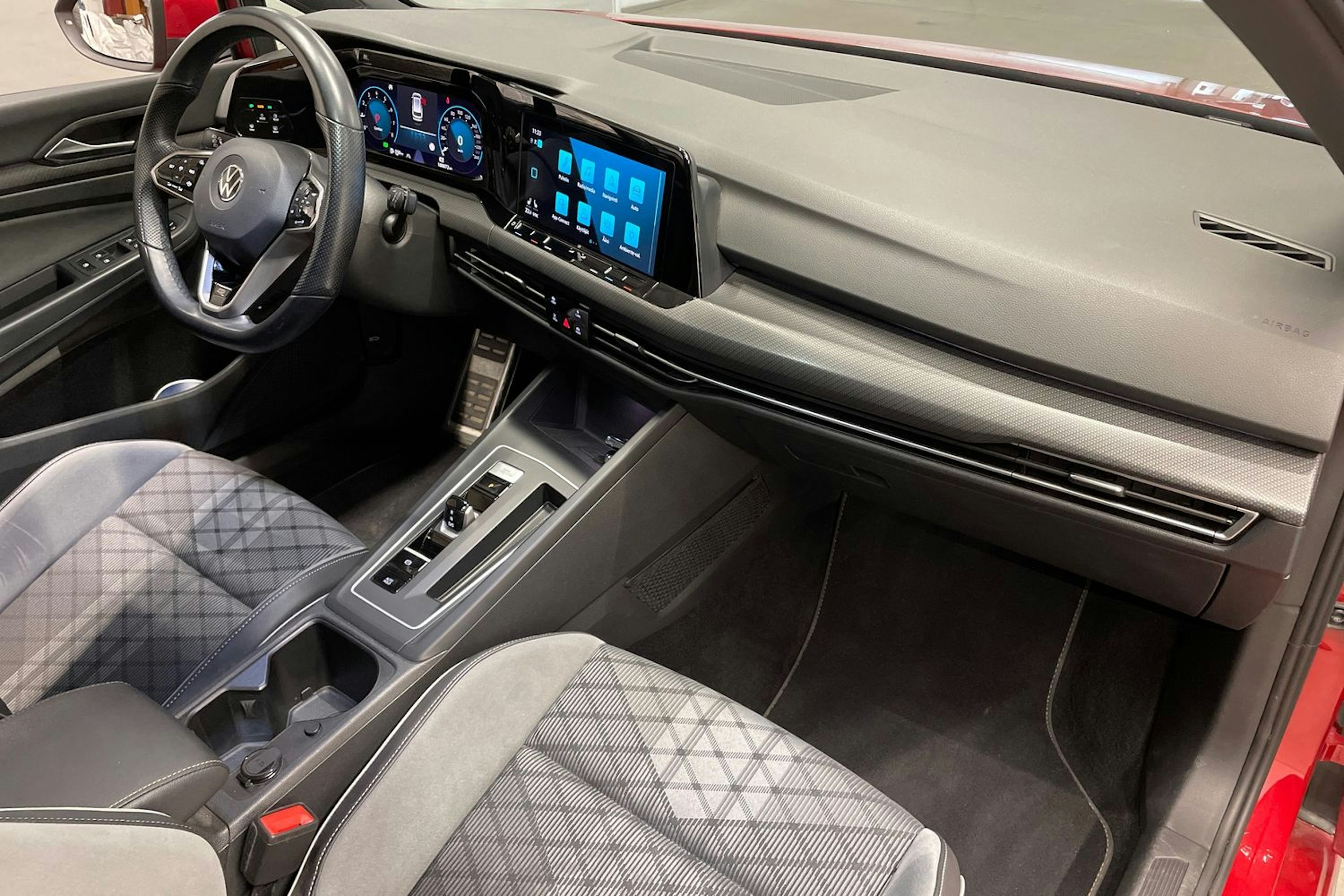 Punainen Volkswagen GOLF 2021 kuva 27.