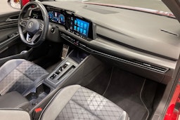 Punainen Volkswagen GOLF 2021 kuva 27.
