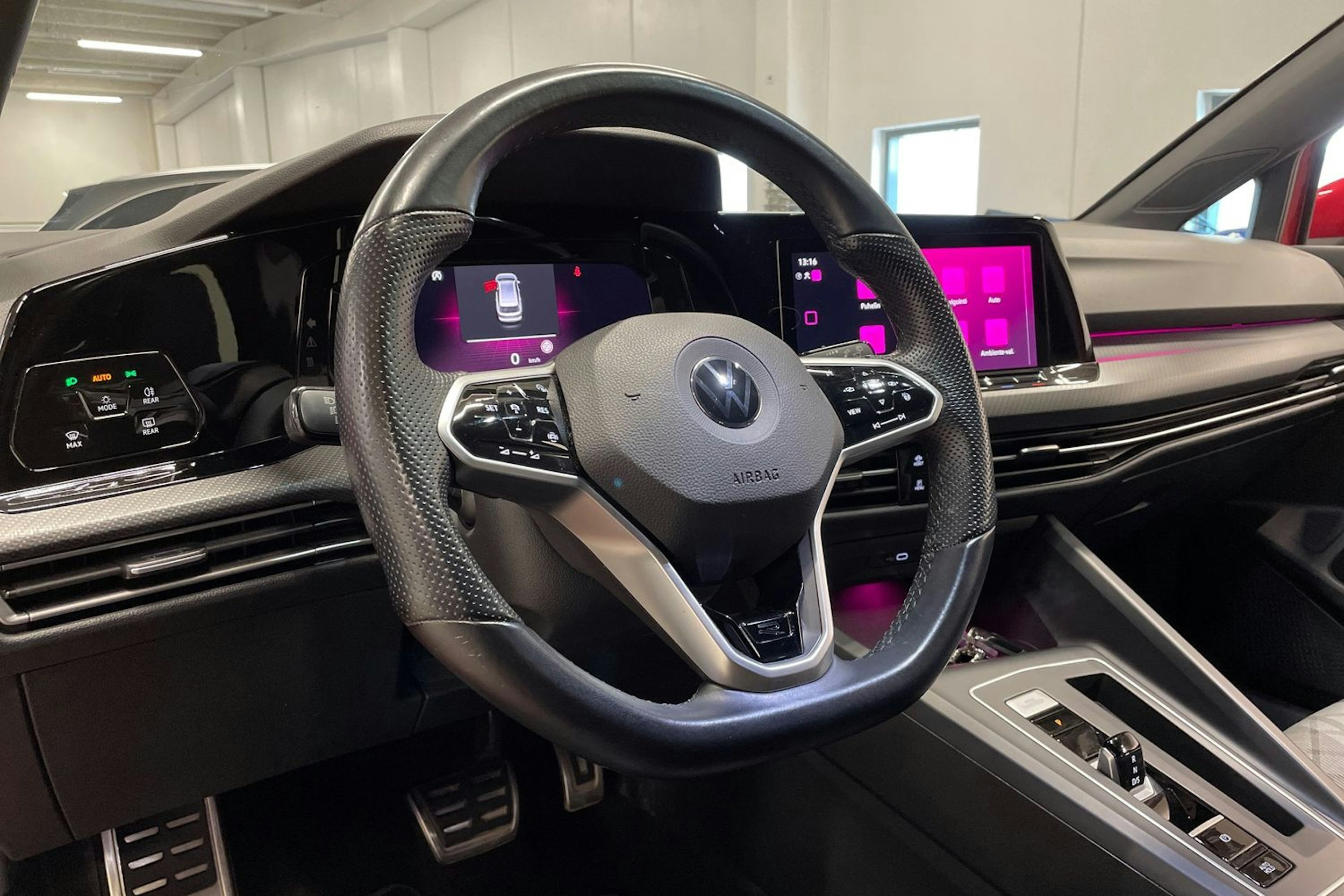 Punainen Volkswagen GOLF 2021 kuva 32.