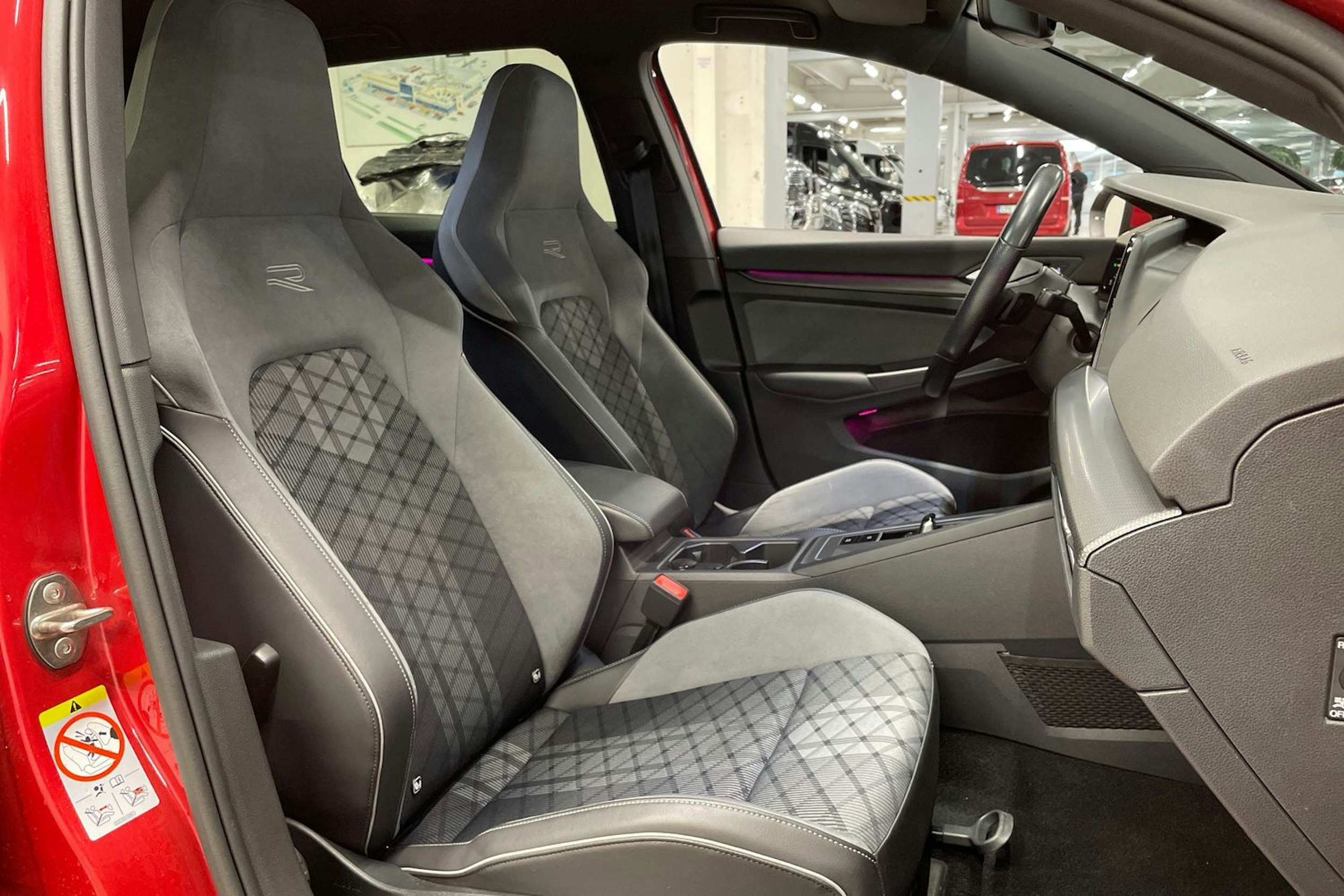 Punainen Volkswagen GOLF 2021 kuva 33.