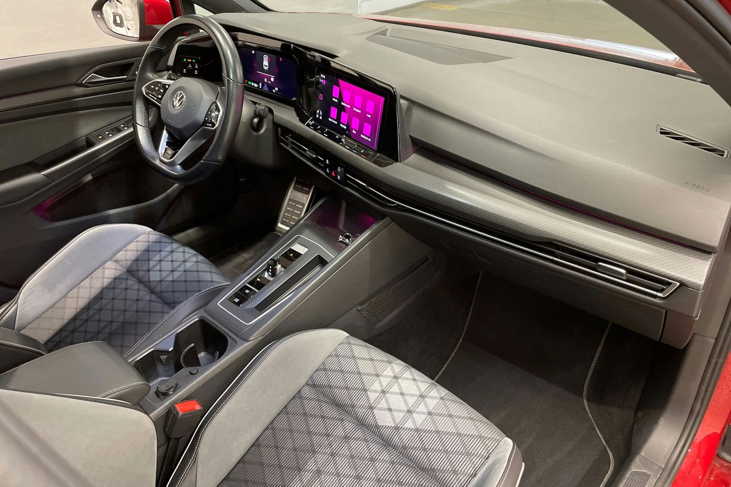 Punainen Volkswagen GOLF 2021 kuva 34.