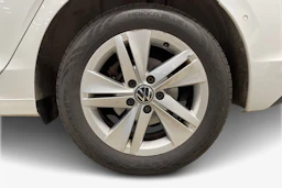 valkoinen Volkswagen Golf 2021 kuva 9.