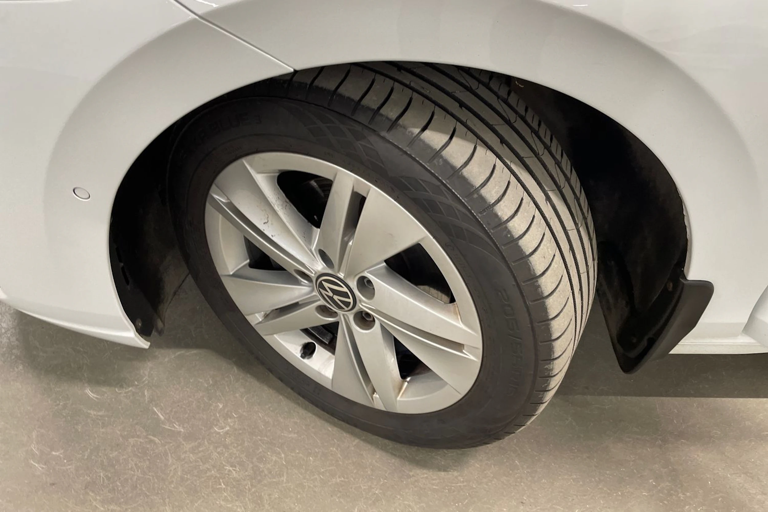 valkoinen Volkswagen Golf 2021 kuva 10.