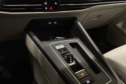 valkoinen Volkswagen Golf 2021 kuva 23.