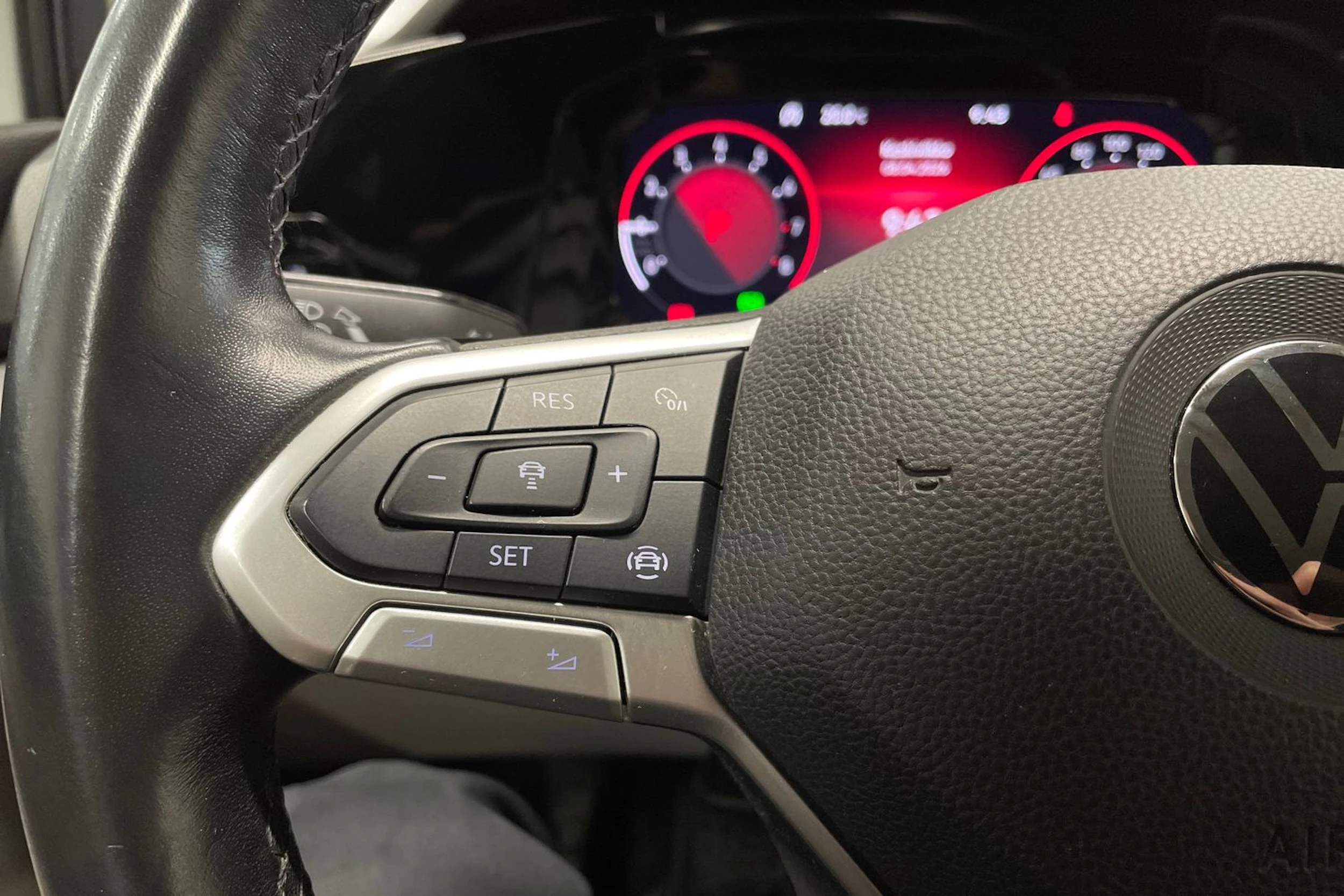 valkoinen Volkswagen Golf 2021 kuva 25.