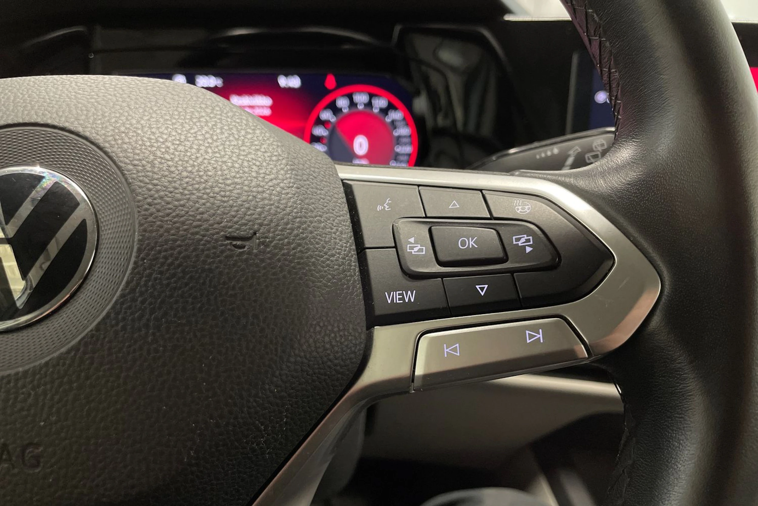 valkoinen Volkswagen Golf 2021 kuva 26.