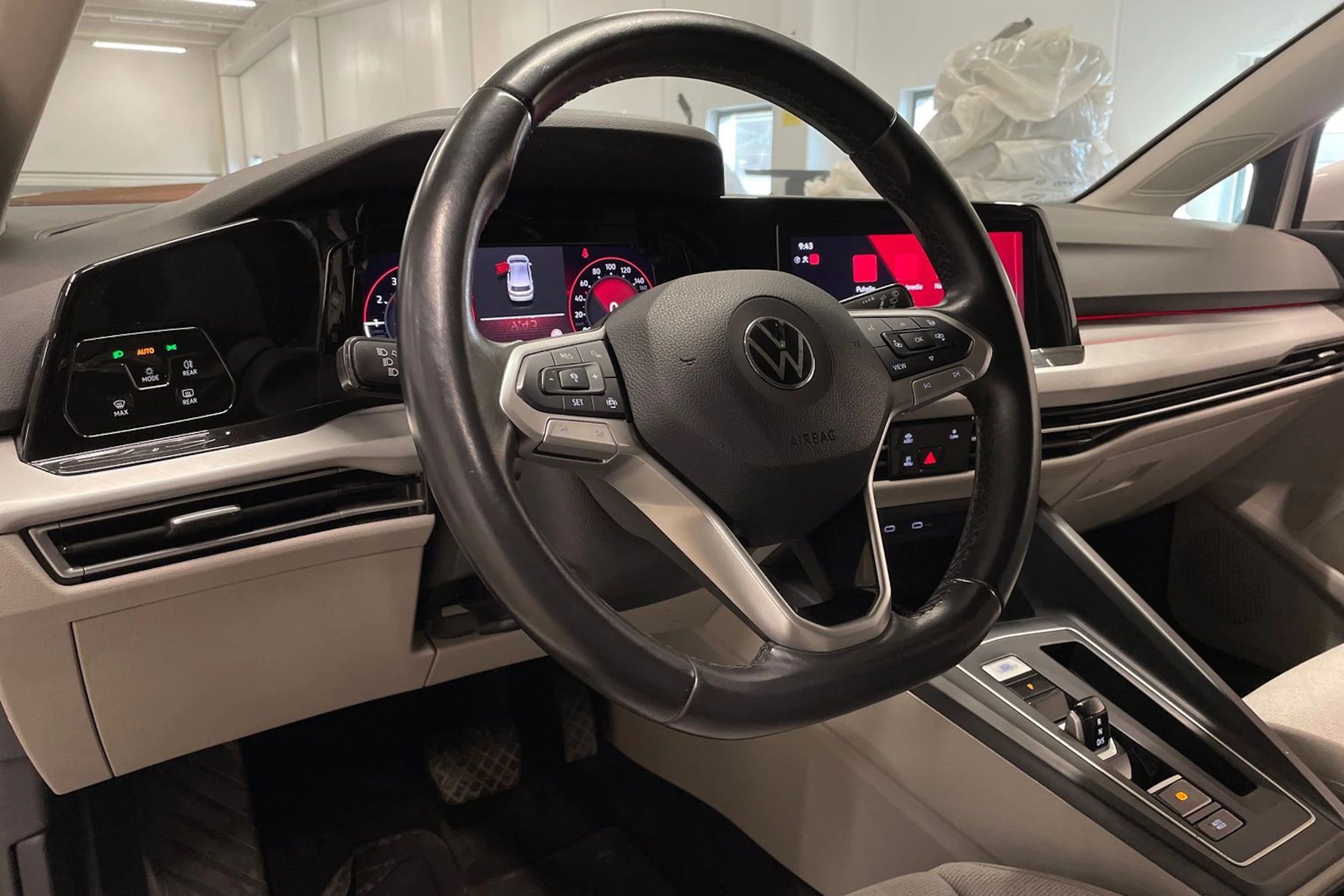 valkoinen Volkswagen Golf 2021 kuva 27.