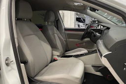 valkoinen Volkswagen Golf 2021 kuva 28.