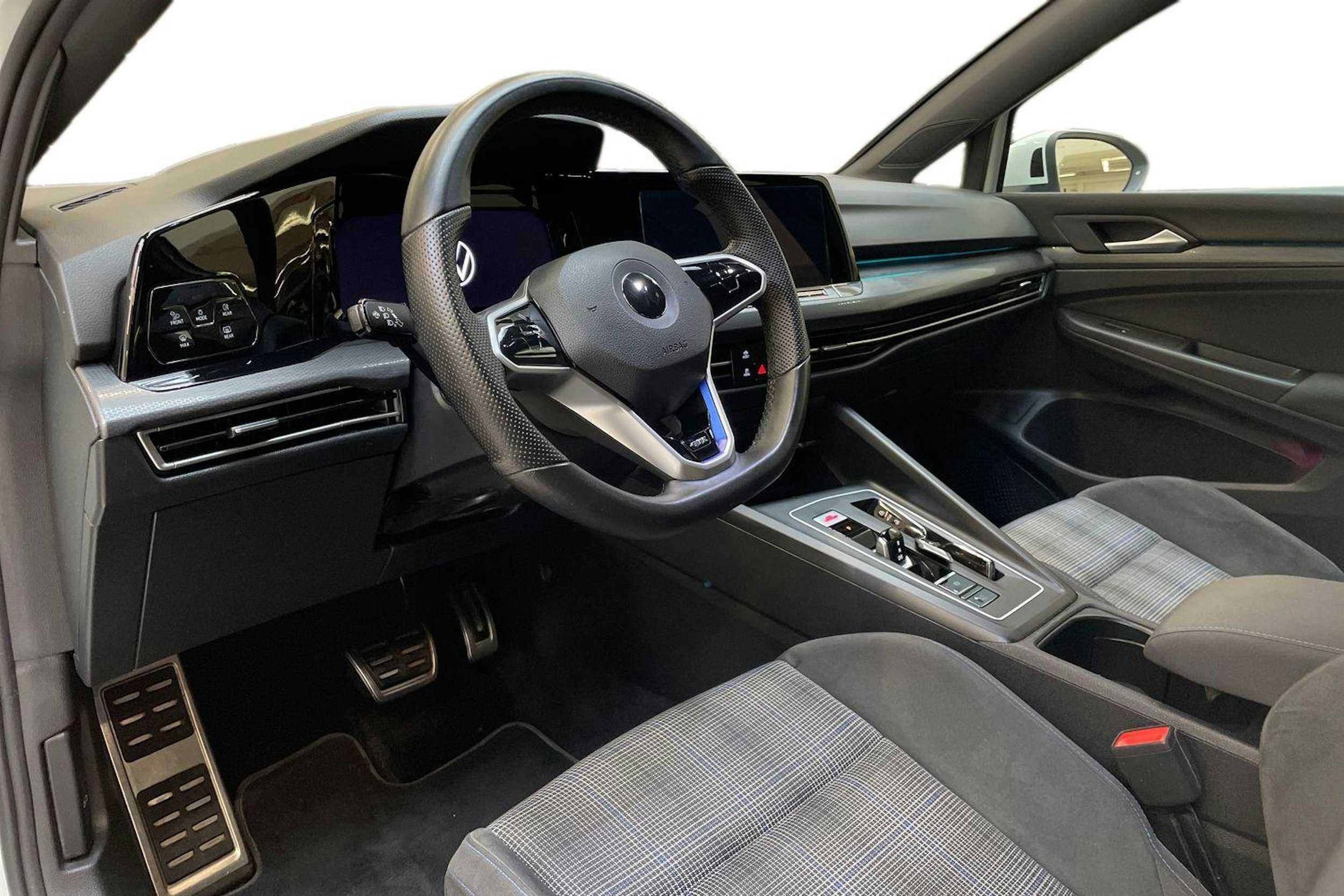 valkoinen Volkswagen Golf 2021 kuva 7.