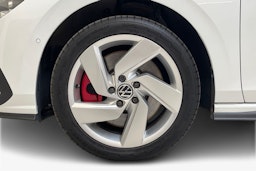valkoinen Volkswagen Golf 2021 kuva 11.