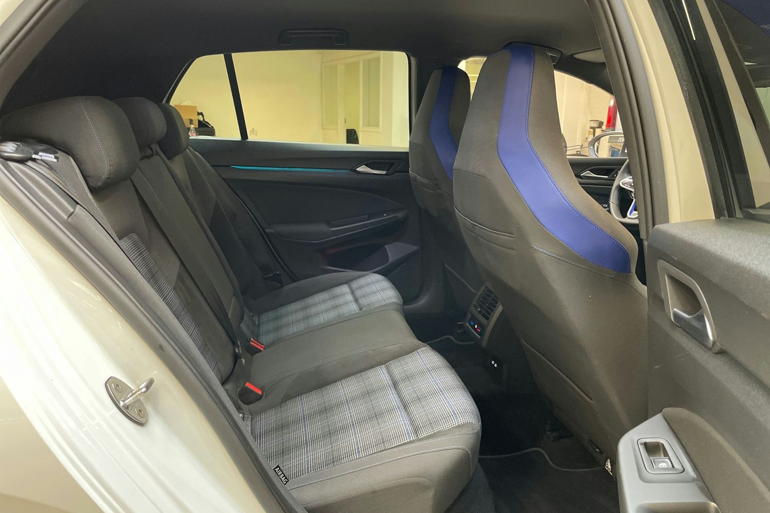 valkoinen Volkswagen Golf 2021 kuva 13.