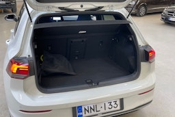 valkoinen Volkswagen Golf 2021 kuva 14.