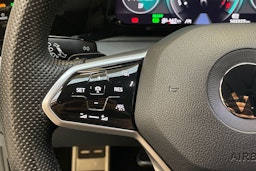 valkoinen Volkswagen Golf 2021 kuva 17.