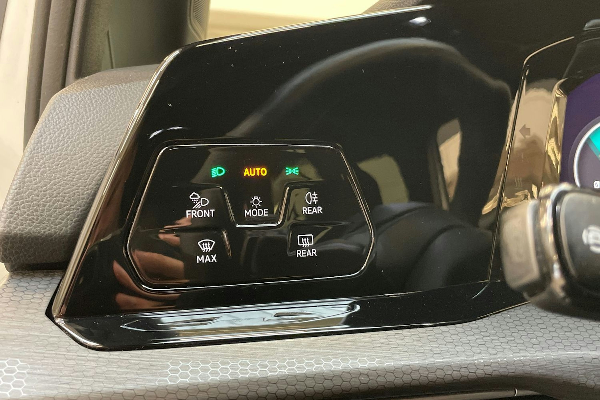 valkoinen Volkswagen Golf 2021 kuva 19.