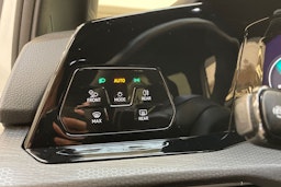 valkoinen Volkswagen Golf 2021 kuva 19.