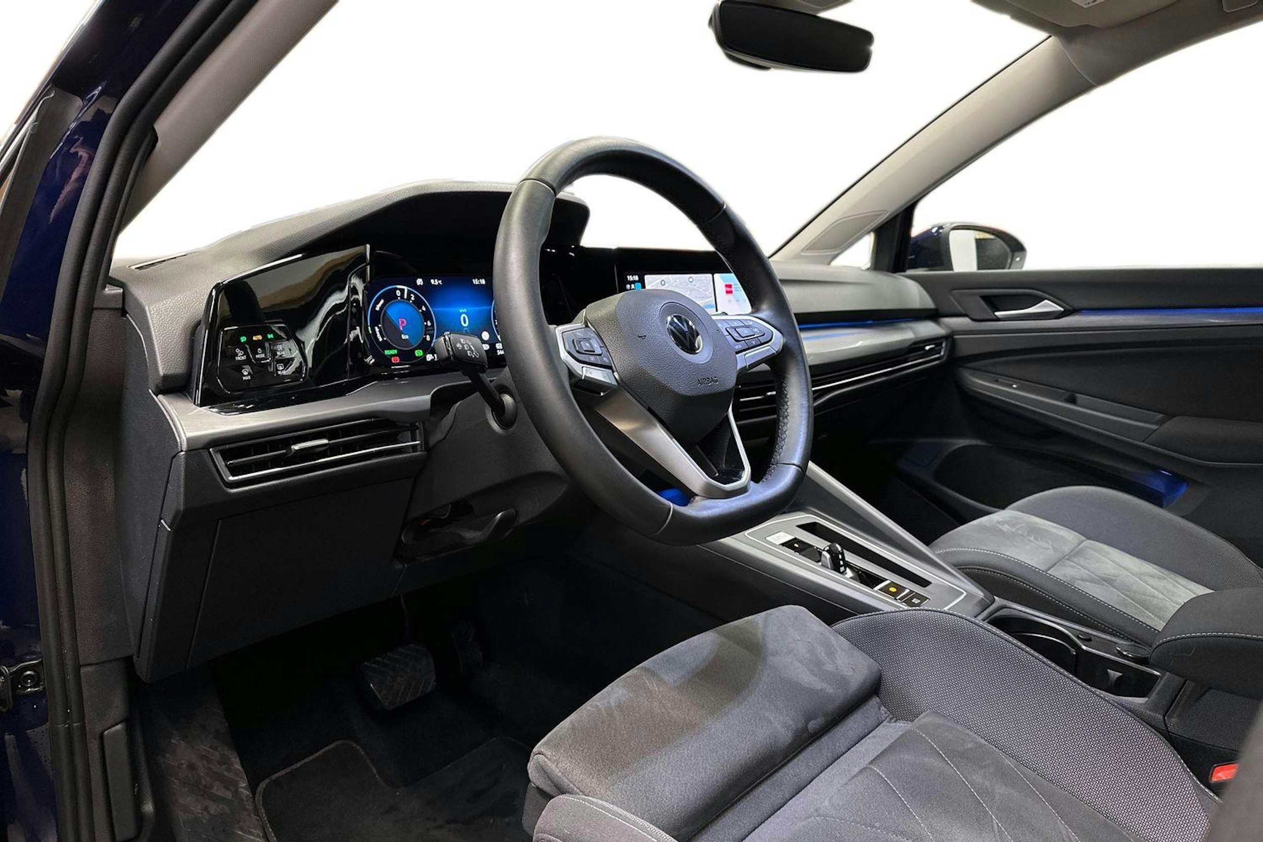 sininen Volkswagen Golf 2021 kuva 7.