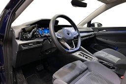 sininen Volkswagen Golf 2021 kuva 7.