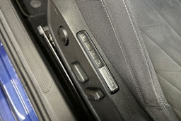 sininen Volkswagen Golf 2021 kuva 16.