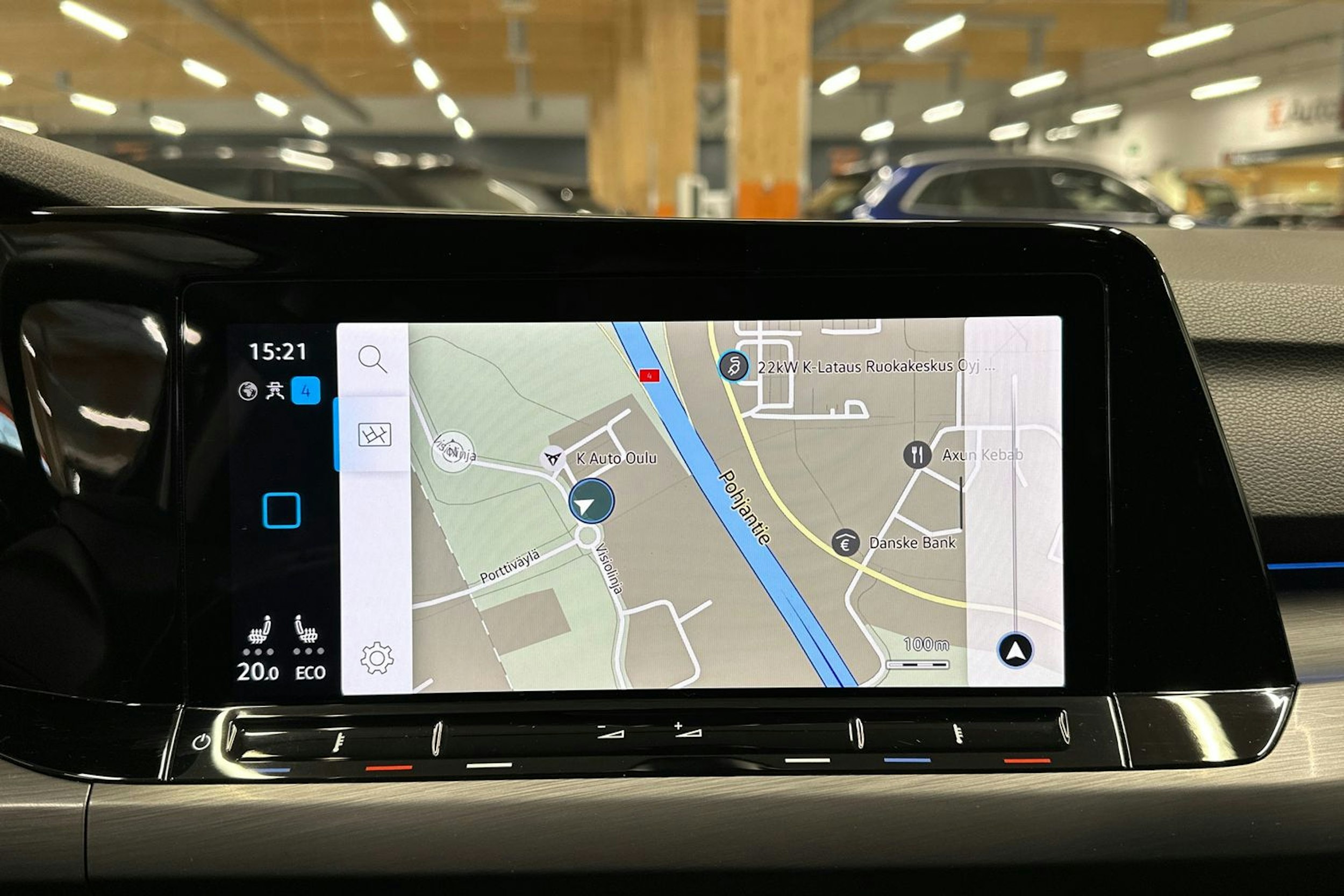 sininen Volkswagen Golf 2021 kuva 18.