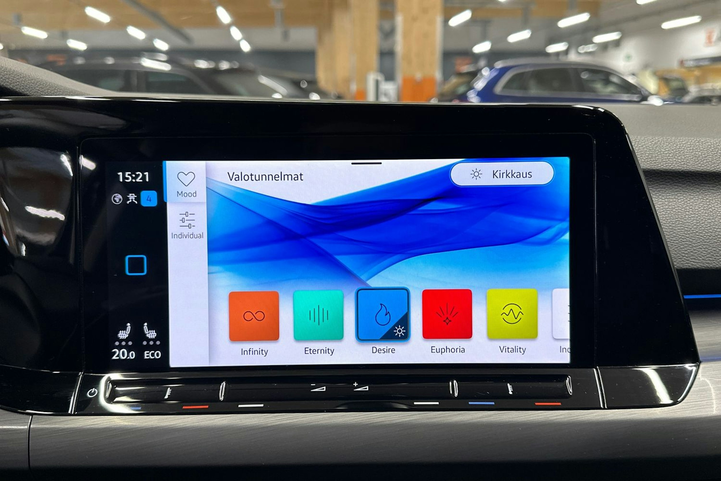 sininen Volkswagen Golf 2021 kuva 19.