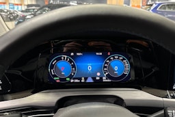 sininen Volkswagen Golf 2021 kuva 23.