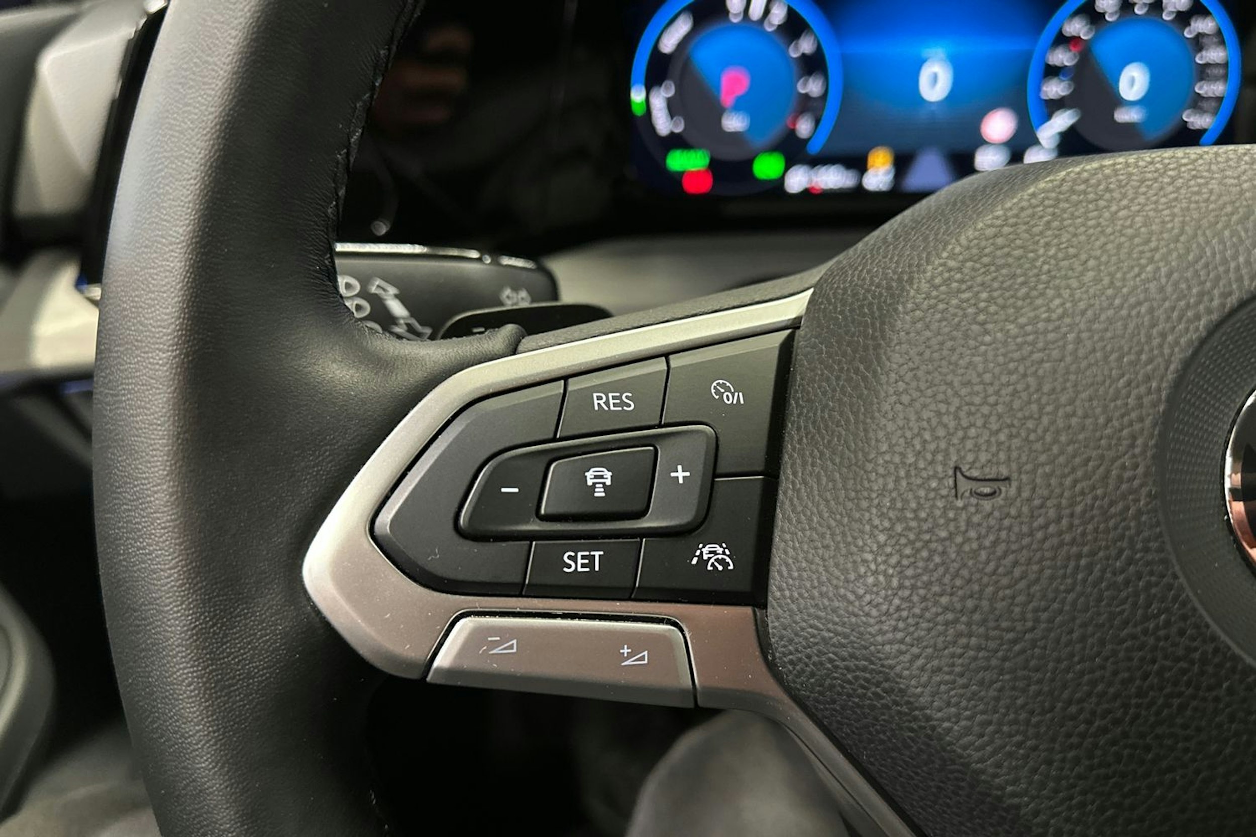 sininen Volkswagen Golf 2021 kuva 24.