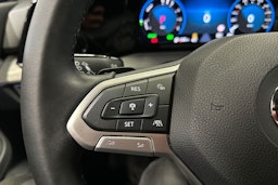 sininen Volkswagen Golf 2021 kuva 24.