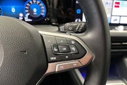 sininen Volkswagen Golf 2021 kuva 25.