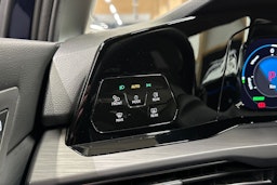 sininen Volkswagen Golf 2021 kuva 26.