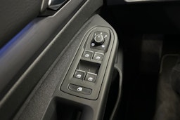 sininen Volkswagen Golf 2021 kuva 27.