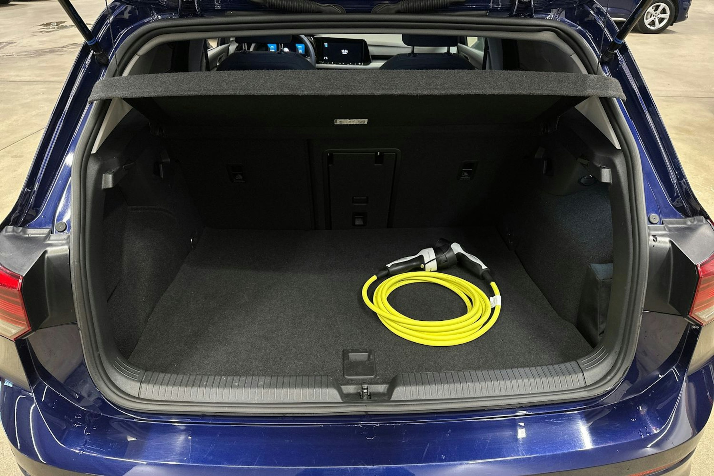 sininen Volkswagen Golf 2021 kuva 28.