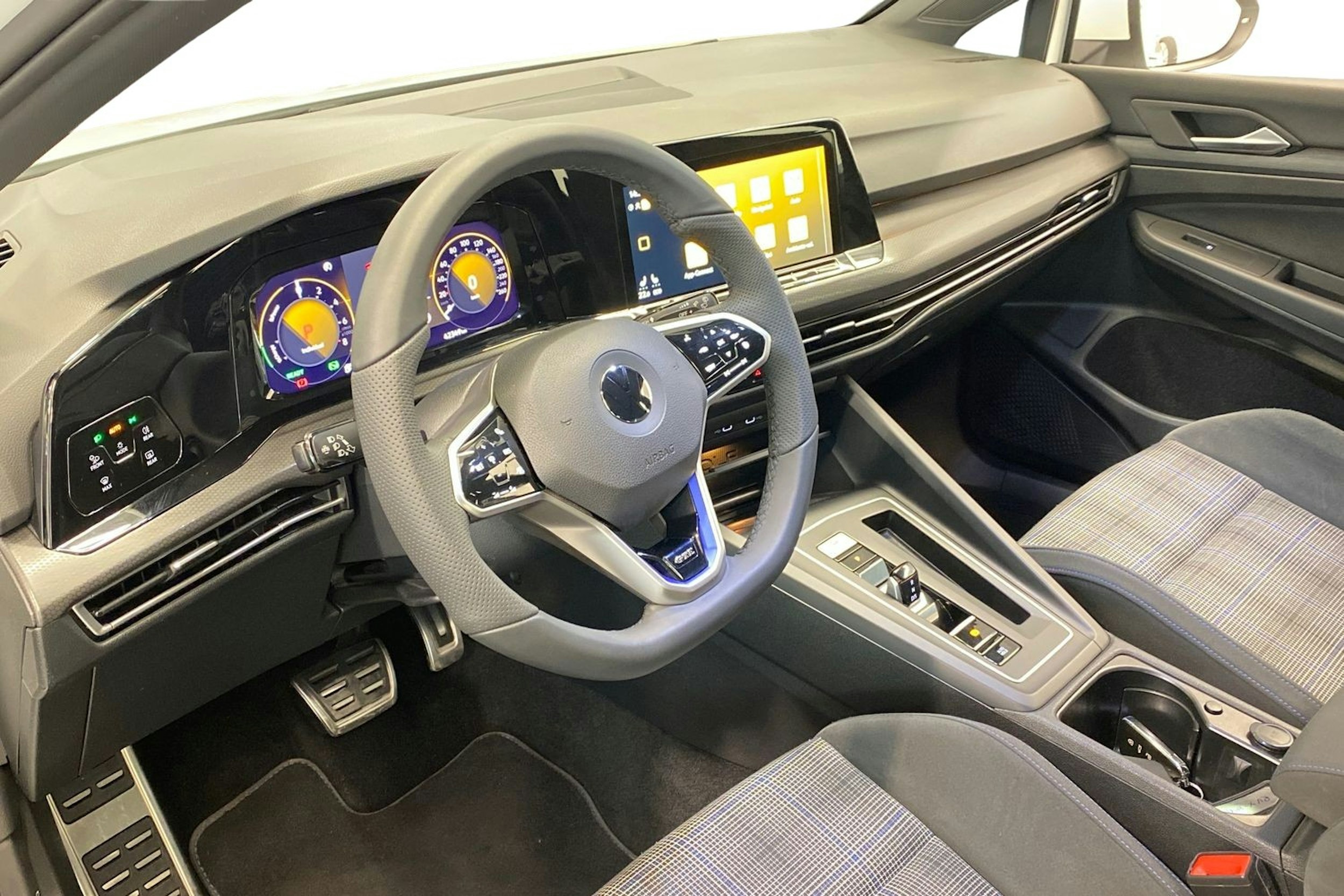 Valkoinen Volkswagen GOLF 2021 kuva 7.