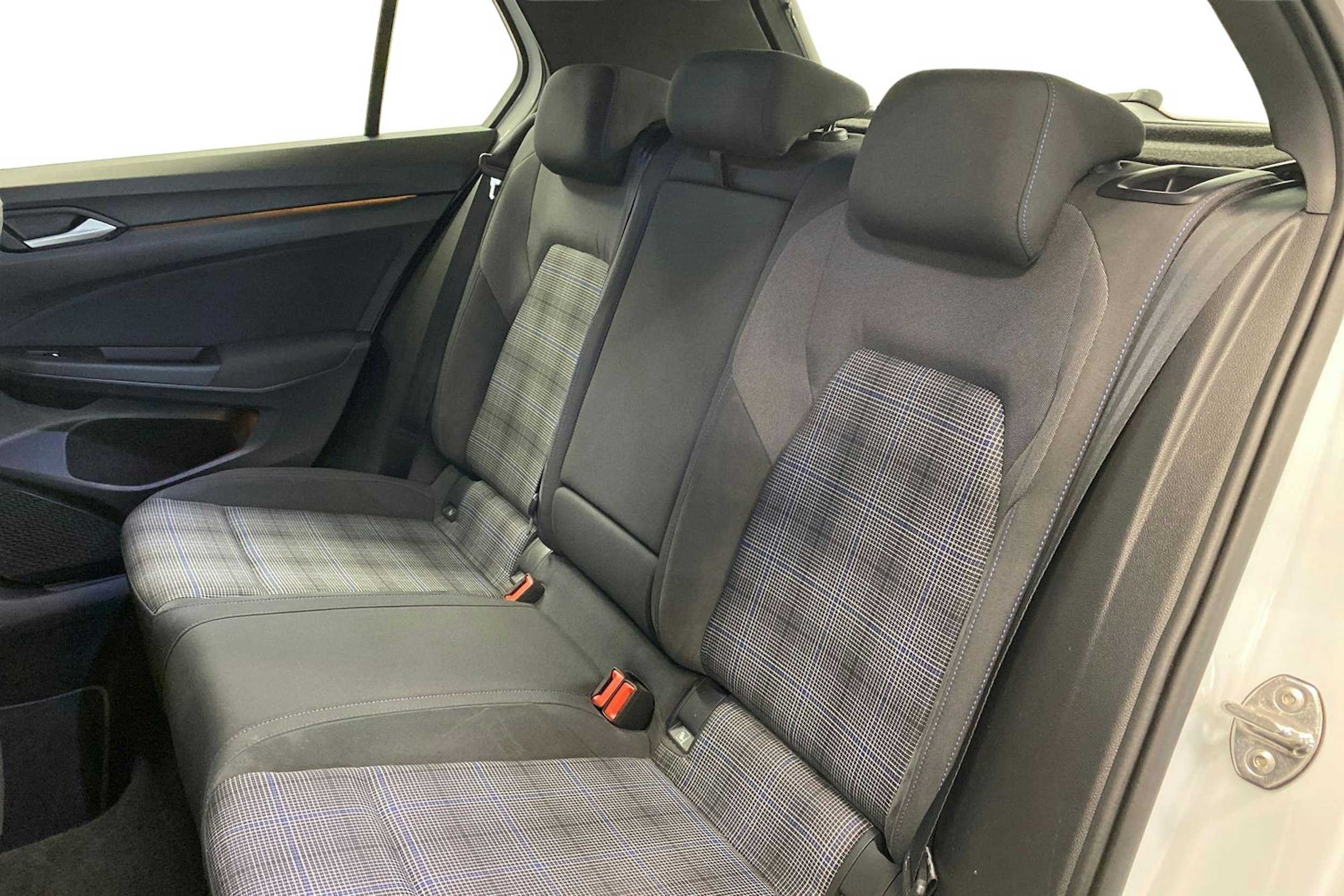 Valkoinen Volkswagen GOLF 2021 kuva 10.