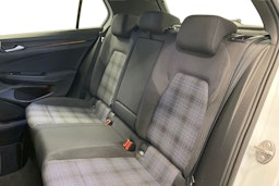Valkoinen Volkswagen GOLF 2021 kuva 10.