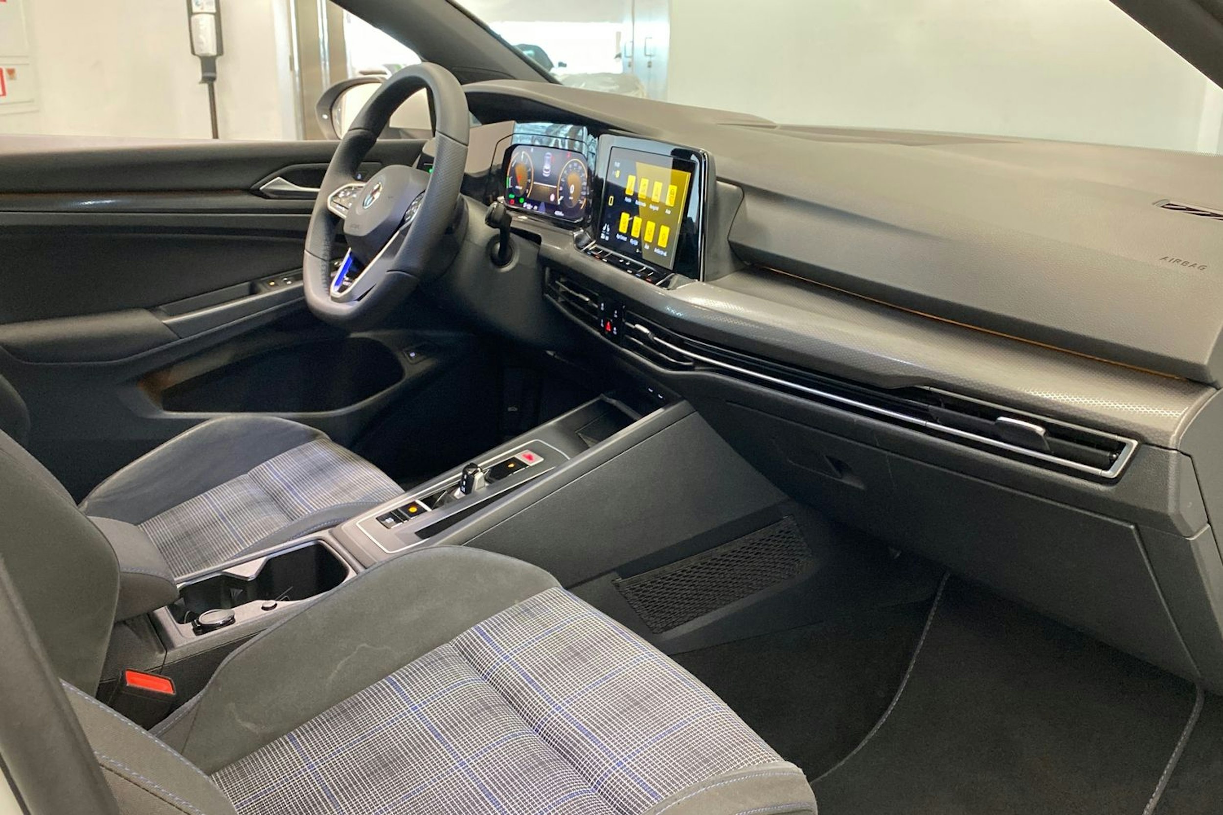 Valkoinen Volkswagen GOLF 2021 kuva 16.