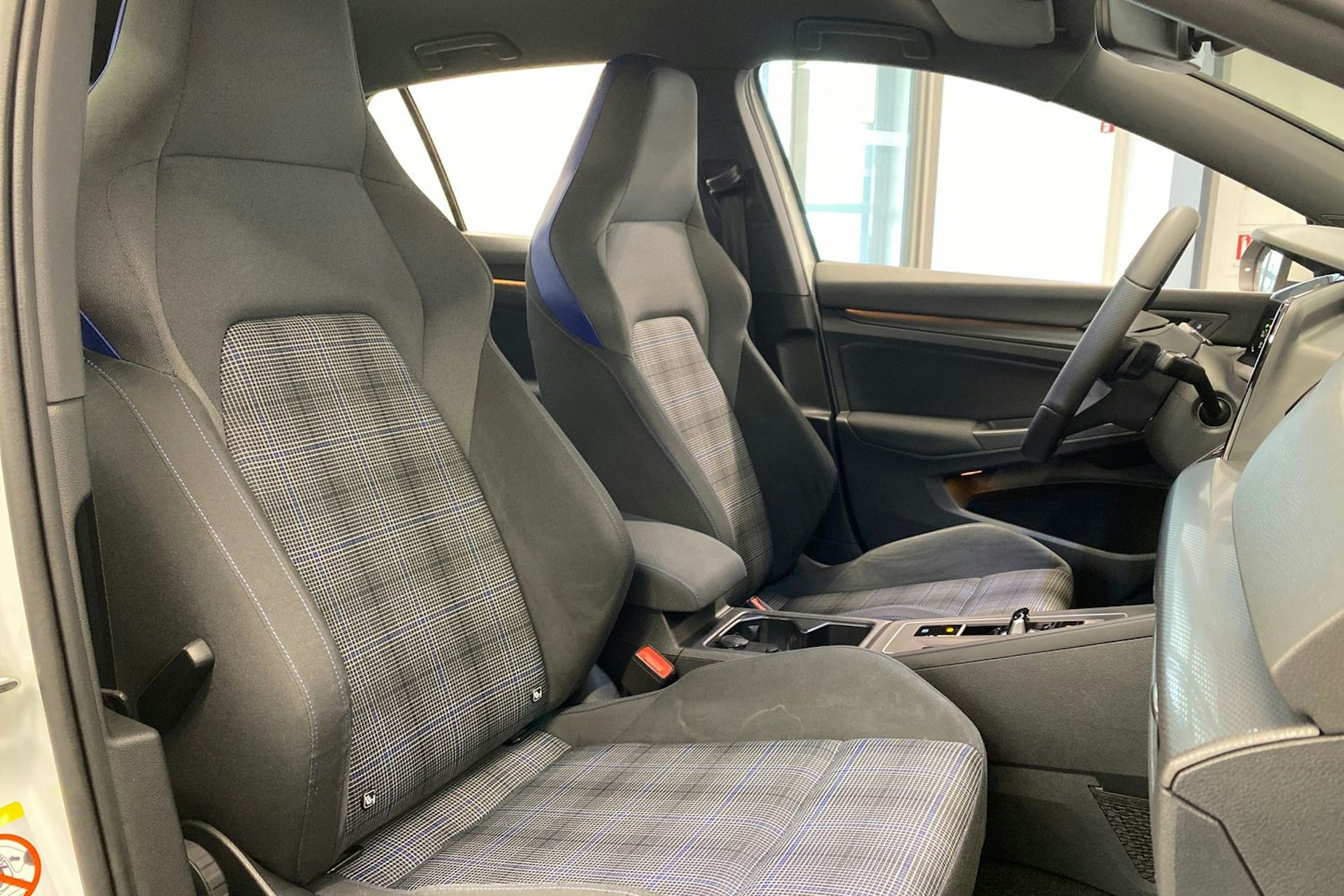 Valkoinen Volkswagen GOLF 2021 kuva 17.