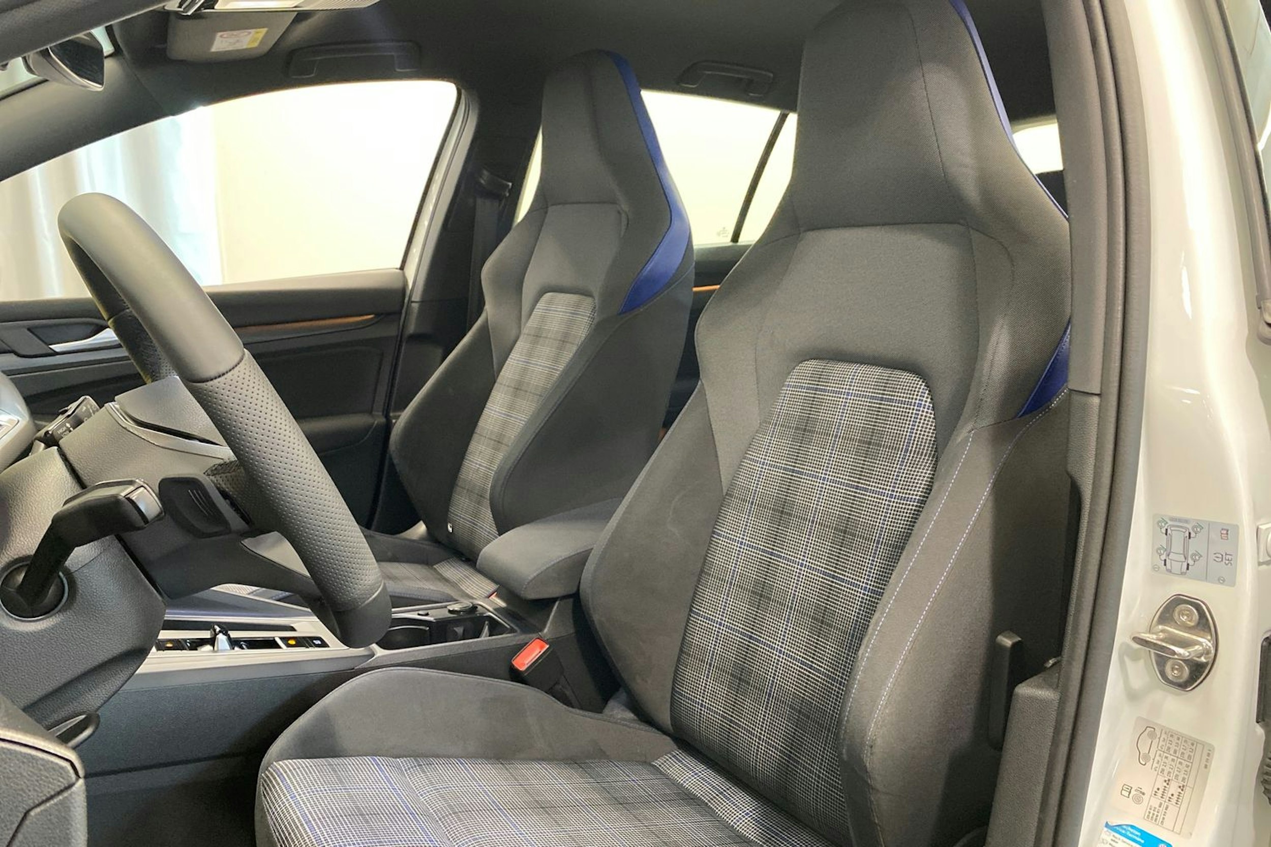 Valkoinen Volkswagen GOLF 2021 kuva 18.