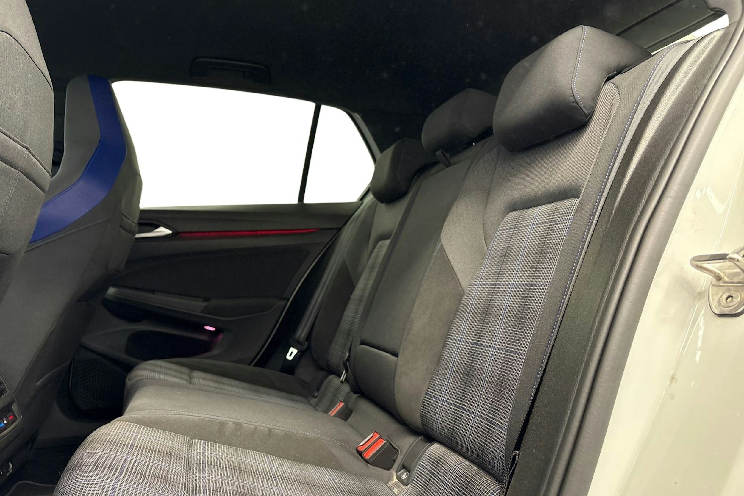valkoinen Volkswagen Golf 2021 kuva 8.