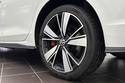 valkoinen Volkswagen Golf 2021 kuva 10.