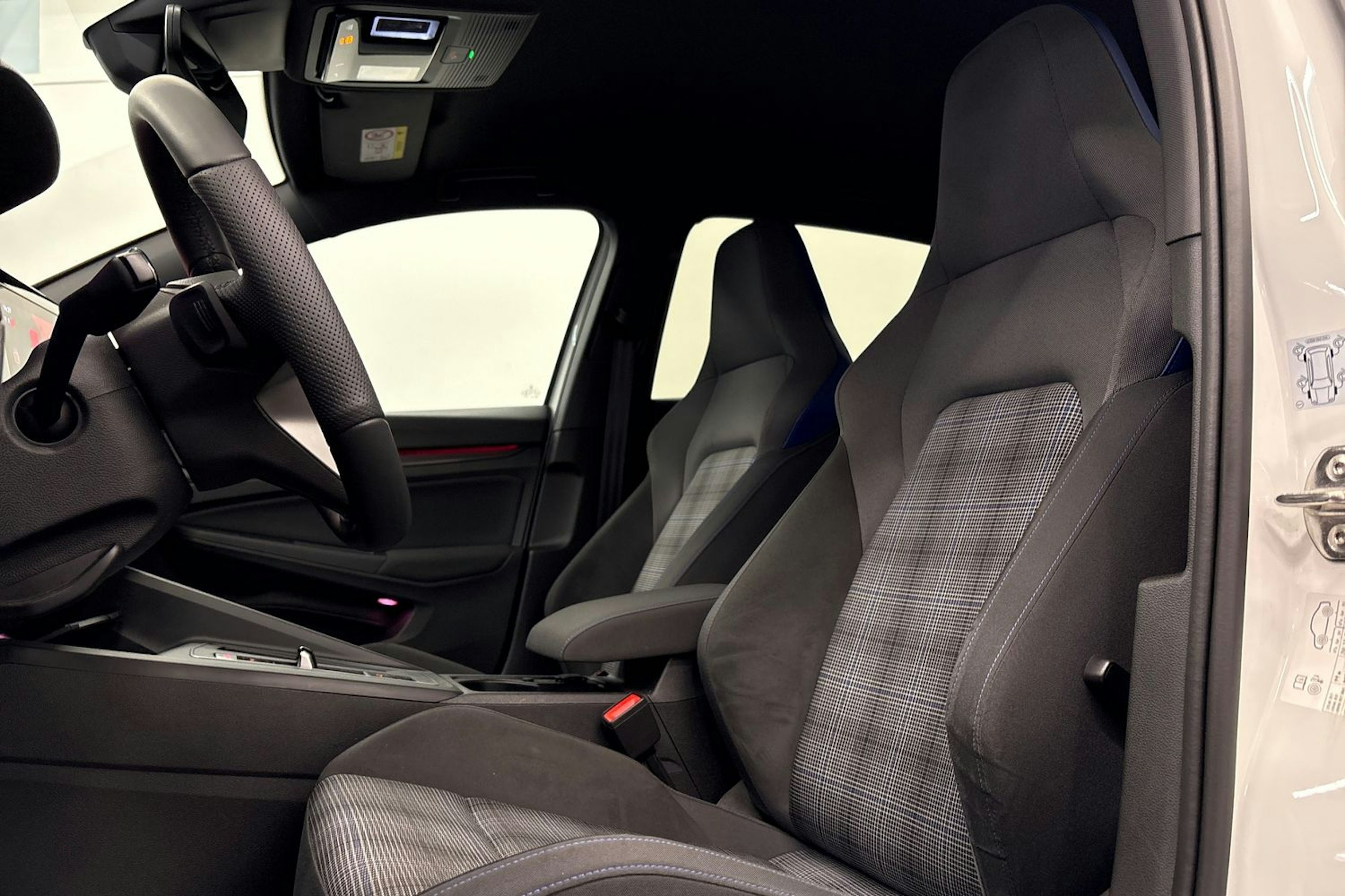 valkoinen Volkswagen Golf 2021 kuva 12.