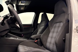 valkoinen Volkswagen Golf 2021 kuva 12.