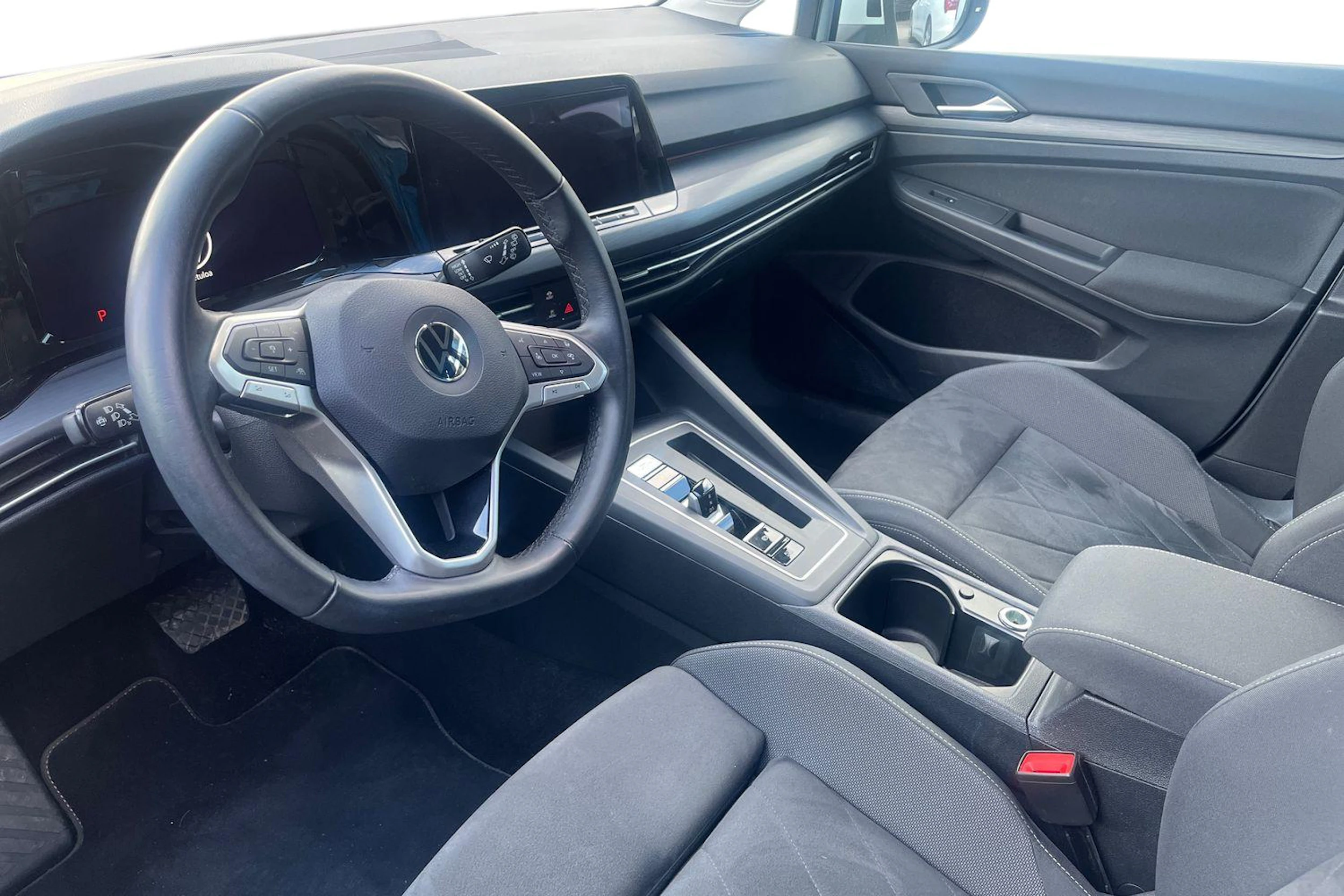 Valkoinen Volkswagen GOLF 2021 kuva 3.