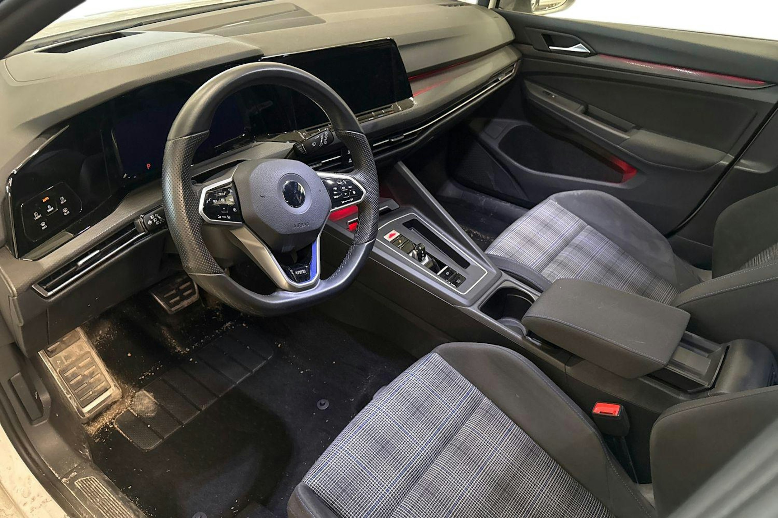 valkoinen Volkswagen Golf 2021 kuva 3.