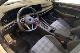 valkoinen Volkswagen Golf 2021 kuva 3.