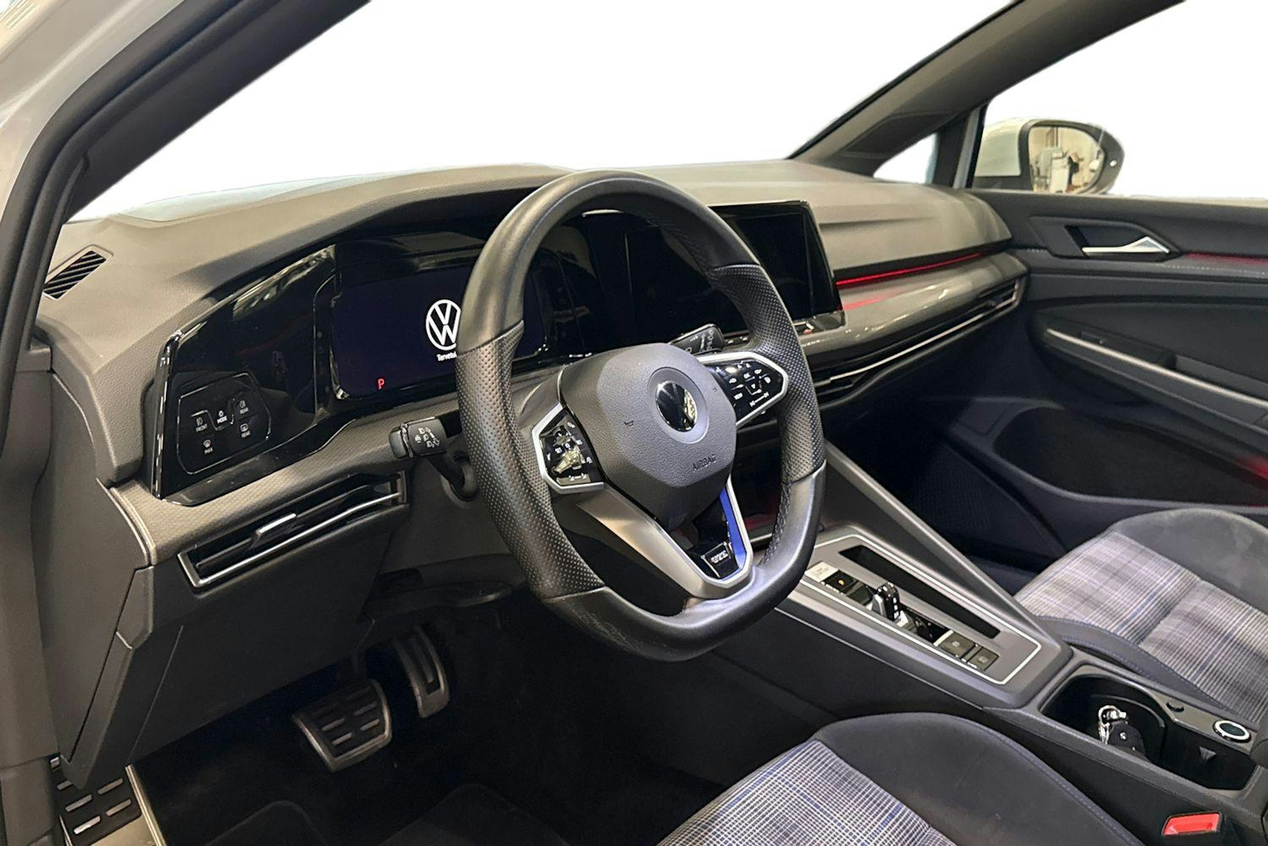 valkoinen Volkswagen Golf 2021 kuva 6.