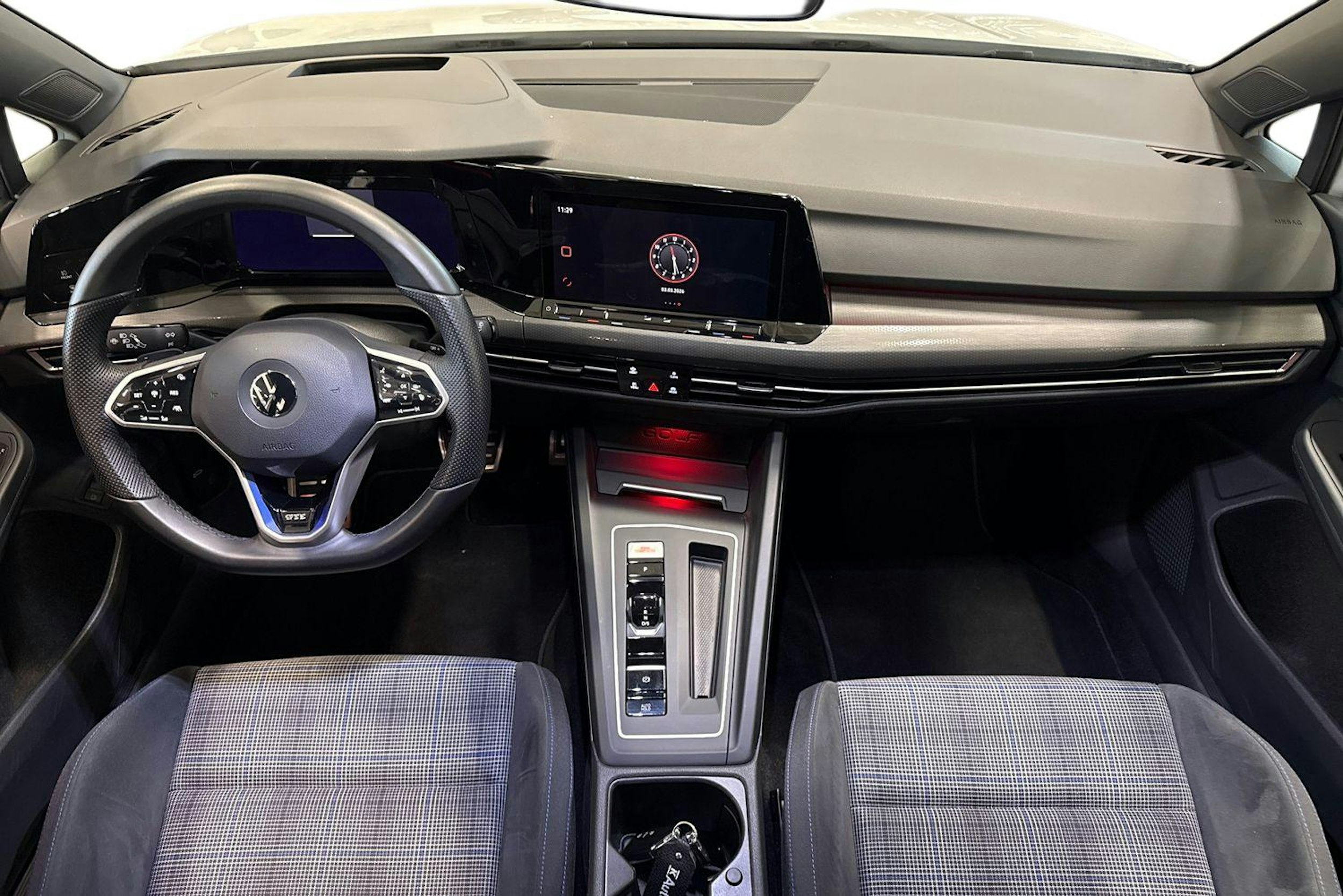 valkoinen Volkswagen Golf 2021 kuva 7.