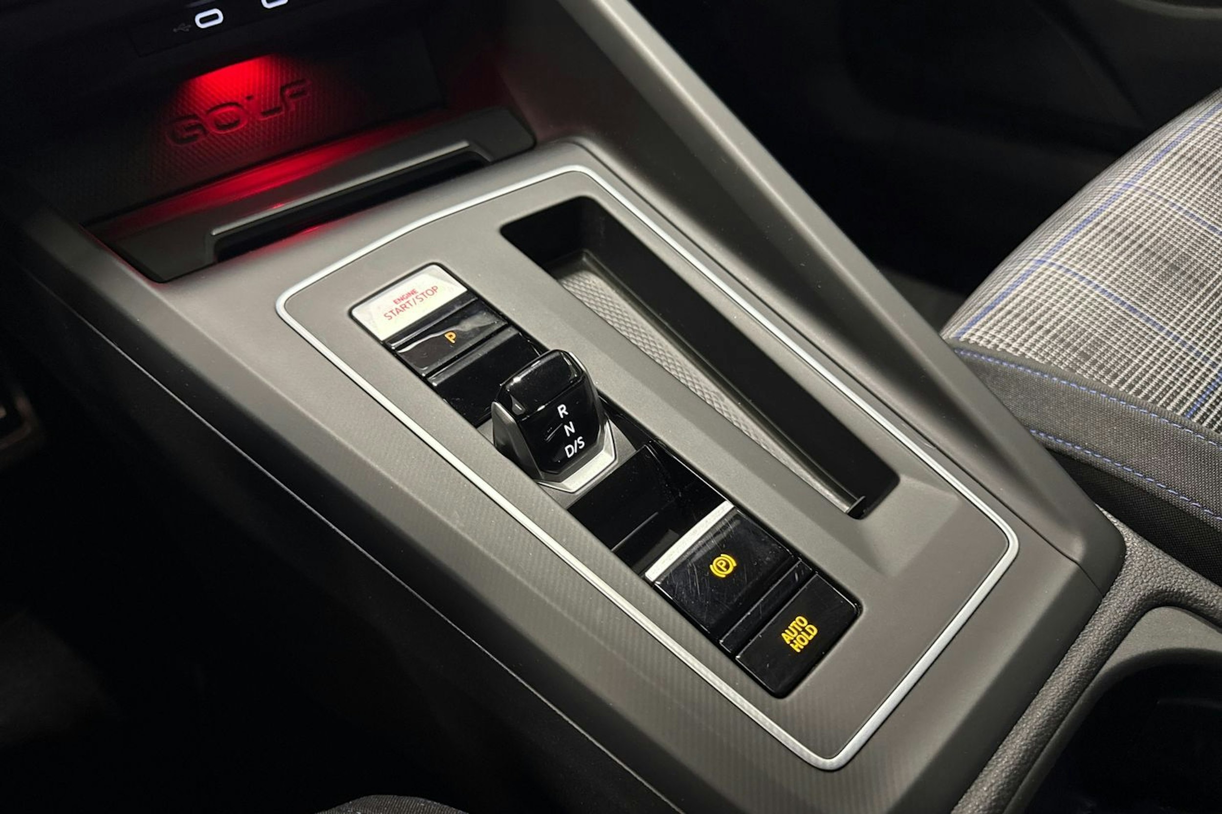 valkoinen Volkswagen Golf 2021 kuva 16.